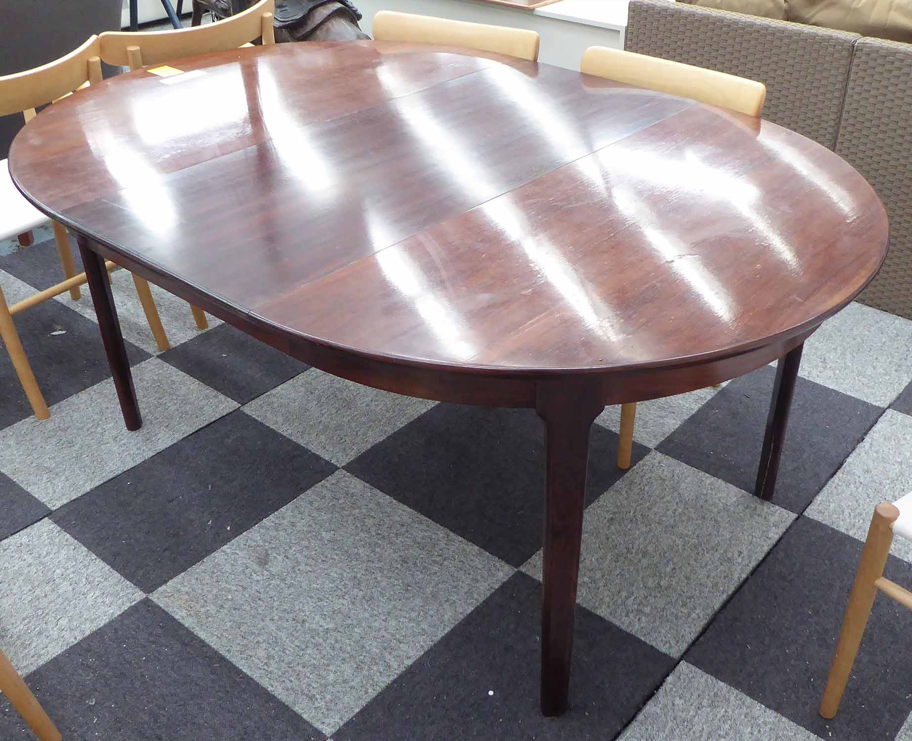 1960'S DINING TABLE, Danish style, extending, in palisander finish, on rounded supports,