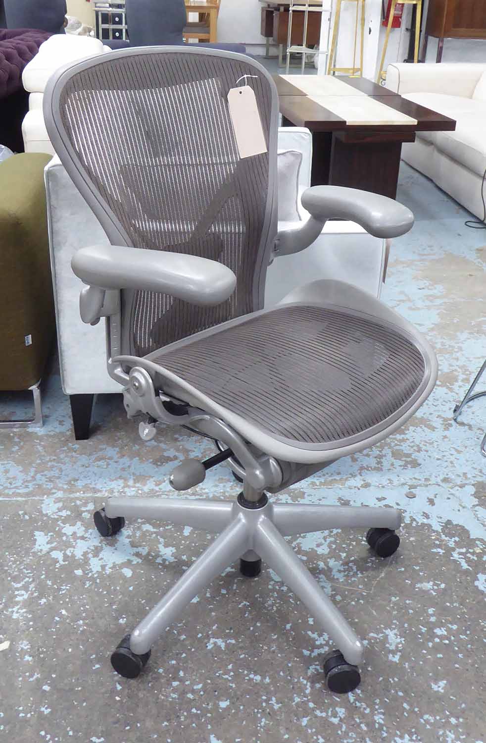 HERMAN MILLER AERON CHAIR TITANIUM, size B.