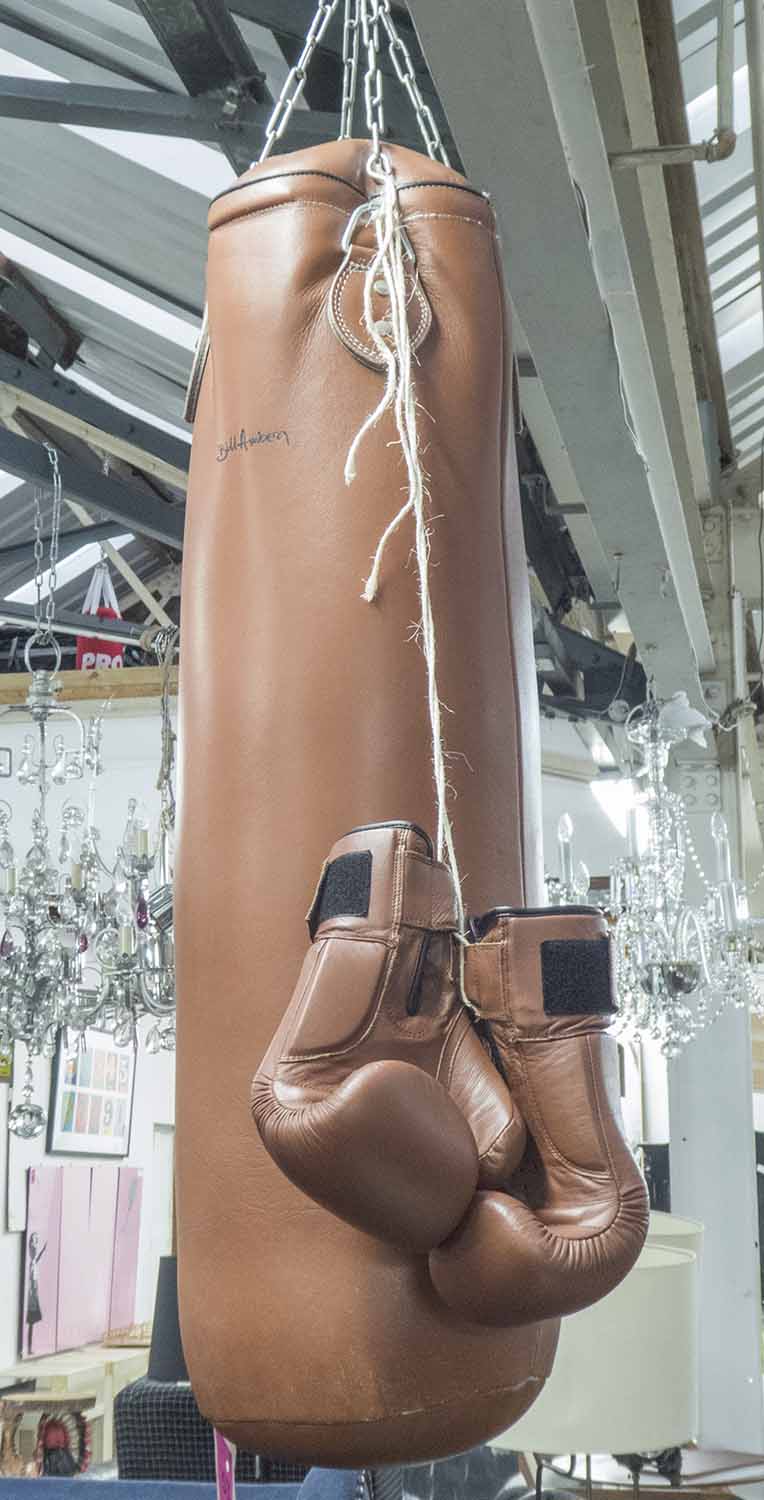 BILL AMBERG LEATHER PUNCH BAG WITH GLOVES, tanned finish, 140cm drop on bag approx.