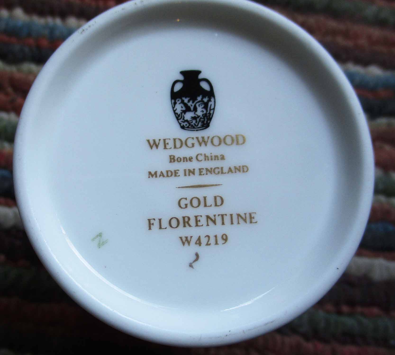 WEDGWOOD 'GOLD FLORENTINE' DINNER SERVICE, nine plate setting including tea and coffee wares, - Image 2 of 2