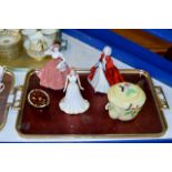 TRAY CONTAINING 2 ROYAL DOULTON FIGURINE ORNAMENTS, COALPORT FIGURINE ORNAMENT, CARLTON LIDDED TEA