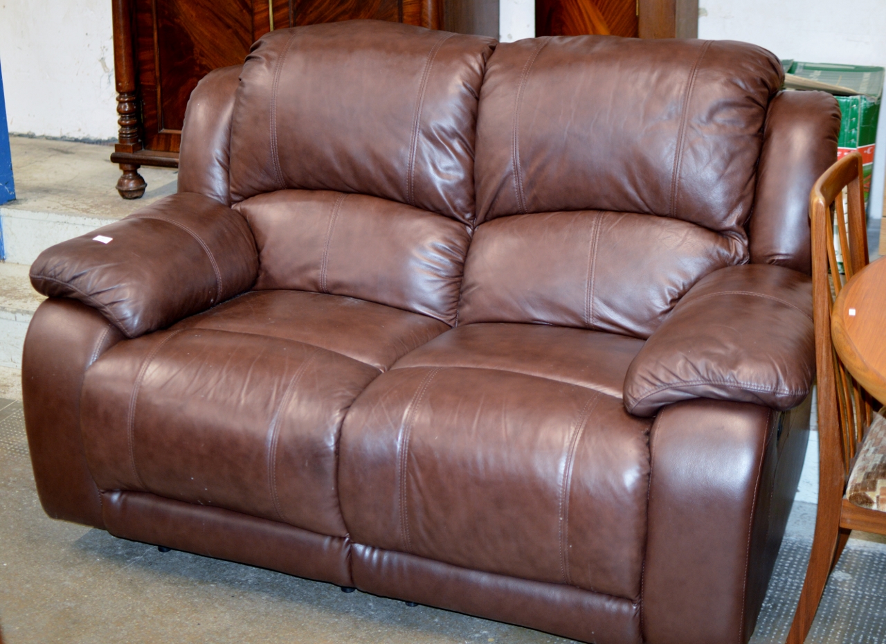 MODERN BROWN LEATHER RECLINING 2 SEATER SETTEE