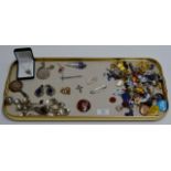 TRAY CONTAINING VARIOUS SILVER SPOONS, LARGE COIN PENDANT ON CHAIN, MINIATURE SILVER HAND MIRROR,