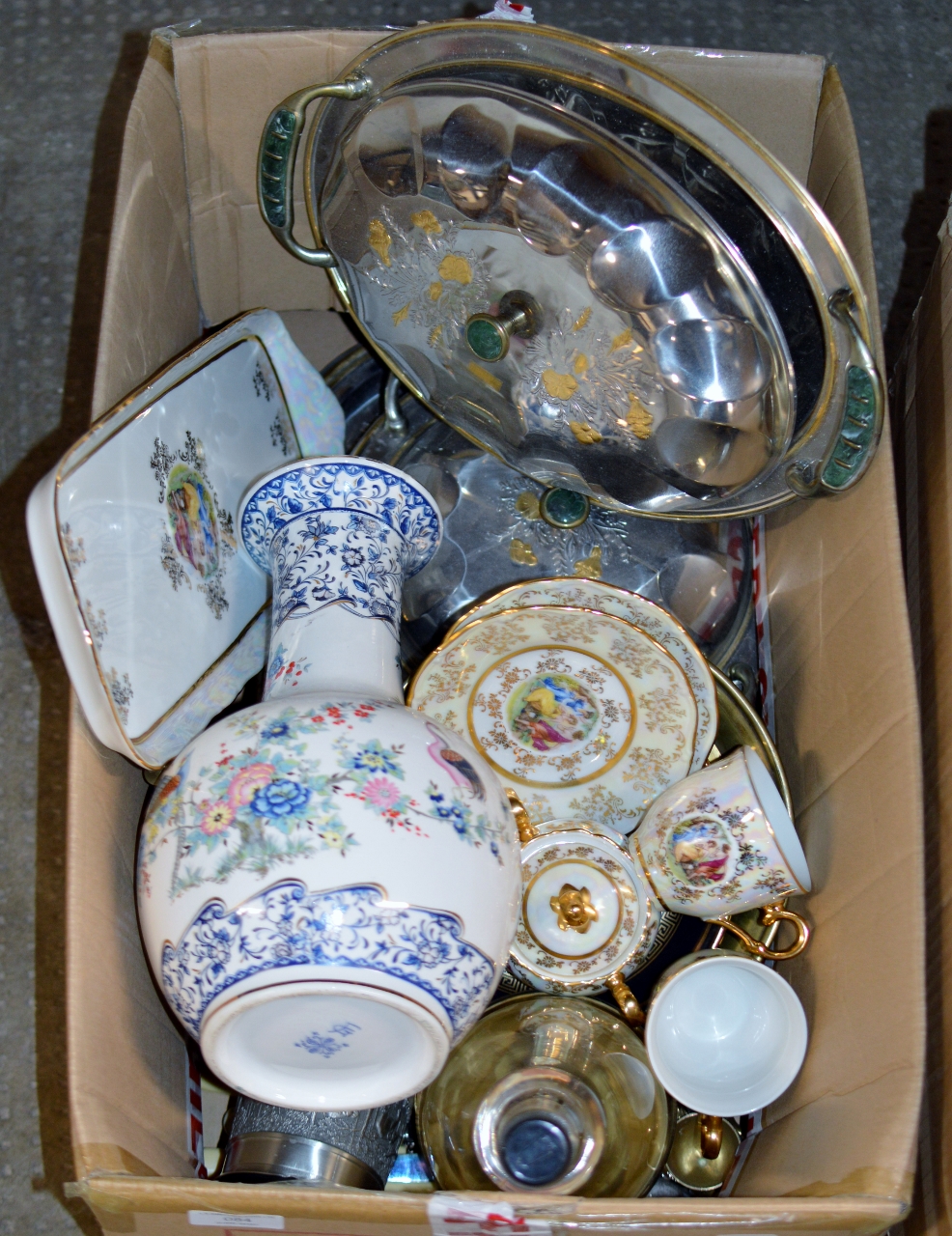 BOX CONTAINING ORIENTAL VASE, BOLS DECANTER, DECORATIVE GOBLET, VARIOUS TEA WARE, LIDDED TUREENS,