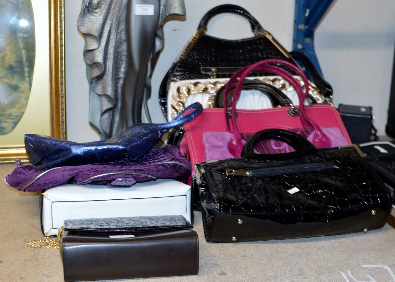 COLLECTION OF VARIOUS LADIES HANDBAGS