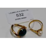 2 X 9 CARAT GOLD DRESS RINGS - APPROXIMATE WEIGHT = 7.1 GRAMS