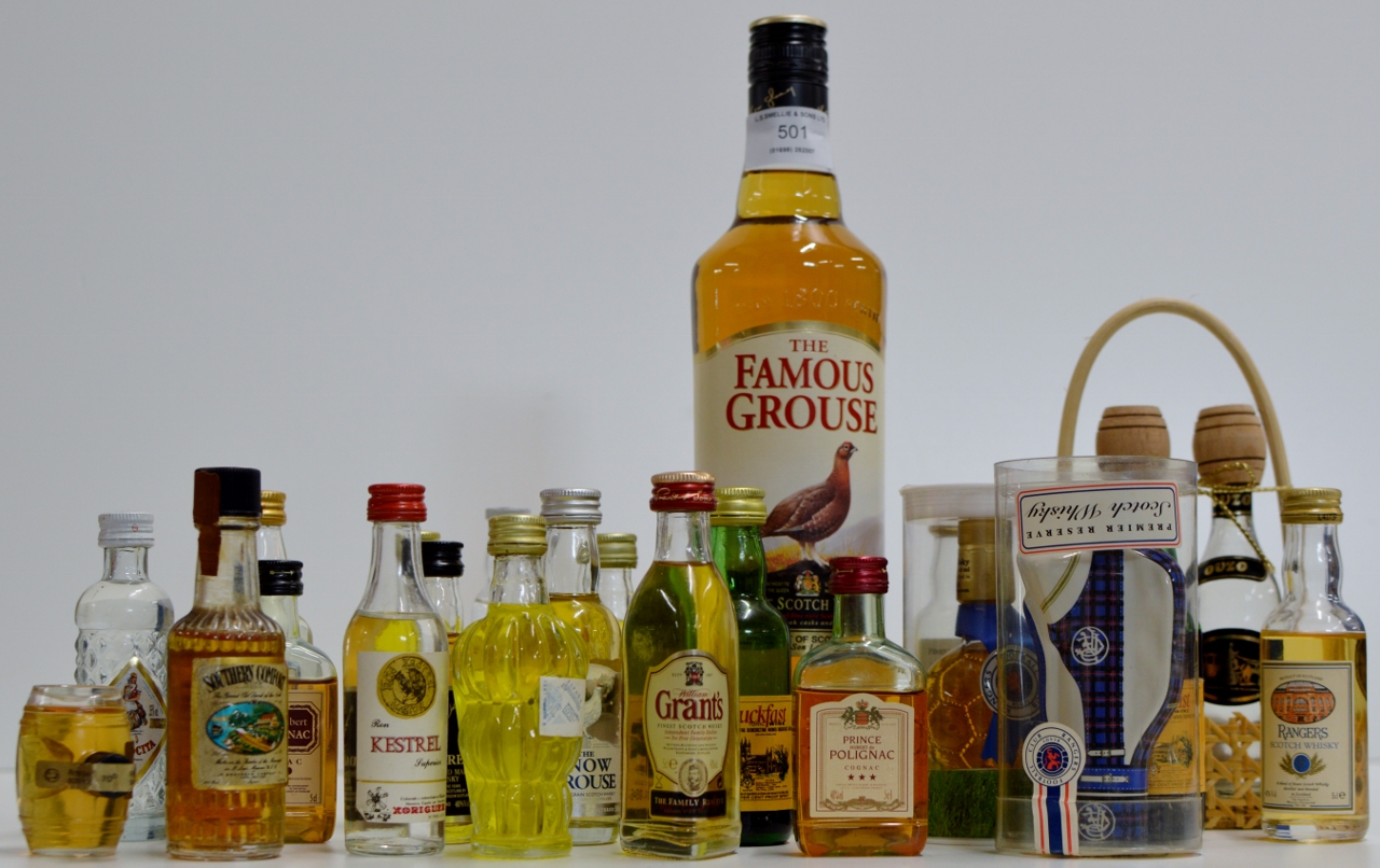 22 VARIOUS ALCOHOL MINIATURES & A BOTTLE OF THE FAMOUS GROUSE FINEST SCOTCH WHISKY - 70CL, 40% VOL