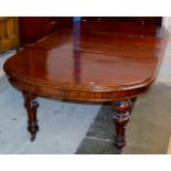 VICTORIAN MAHOGANY TELESCOPE TABLE WITH 2 LEAVES