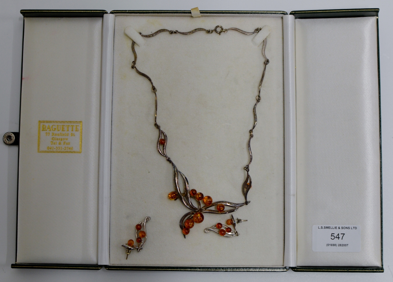 A MODERNIST STYLE STERLING SILVER & AMBER NECKLACE, WITH MATCHING EARRINGS & PRESENTATION BOX