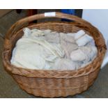 WICKER BASKET WITH QUANTITY VICTORIAN LINEN