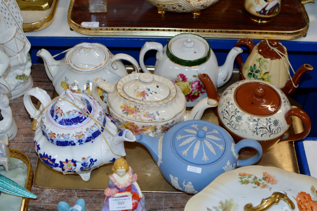 TRAY CONTAINING VARIOUS TEAPOTS