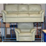 2 PIECE GREEN LEATHER LOUNGE SUITE COMPRISING 3 SEATER SETTEE & SINGLE ARM CHAIR