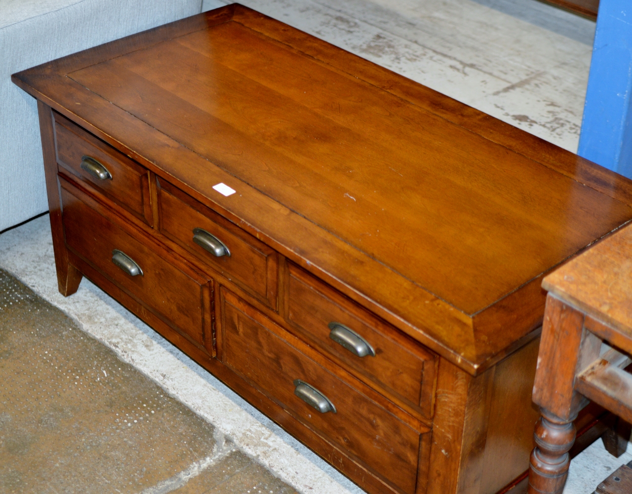 MODERN MAHOGANY COFFEE TABLE WITH STORAGE DRAWERS