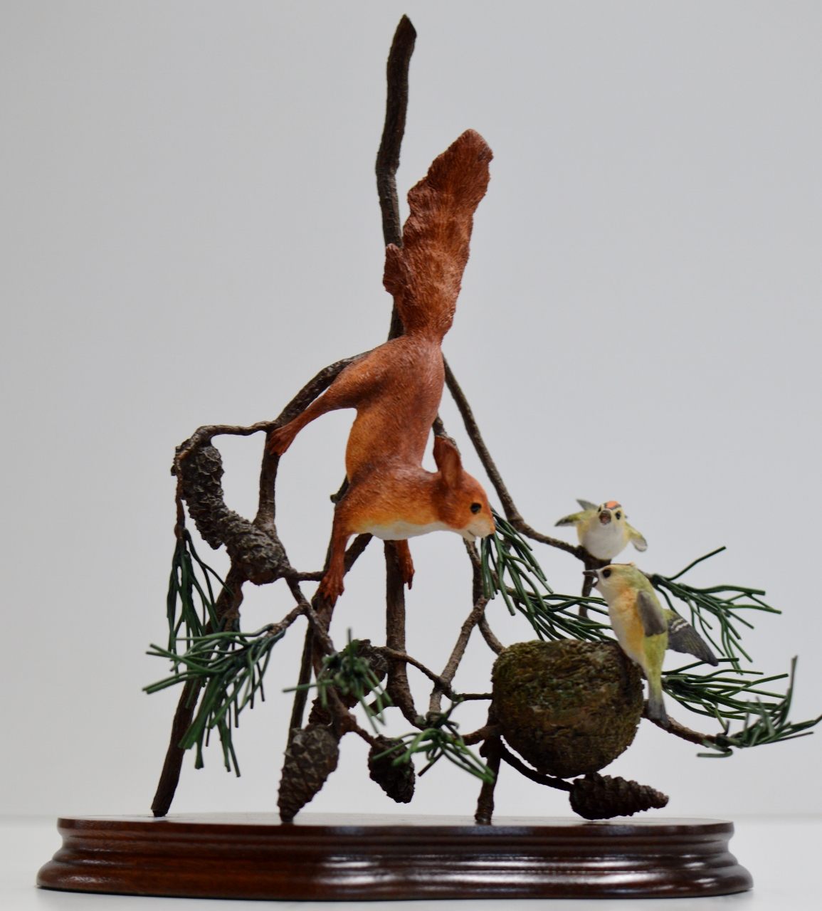 A BORDER FINE ARTS ORNAMENT, RED SQUIRREL & GOLDCRESTS, ON WOODEN STAND