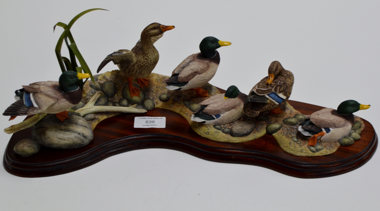 A LARGE BORDER FINE ARTS DUCK GROUP, ON WOODEN STAND, LIMITED EDITION 1049/1250, BY R. ROBERTS