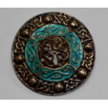 A 1½" DIAMETER STERLING SILVER & TURQUOISE ENAMEL CELTIC SHIELD BROOCH PIN, WITH BIRMINGHAM ASSAY