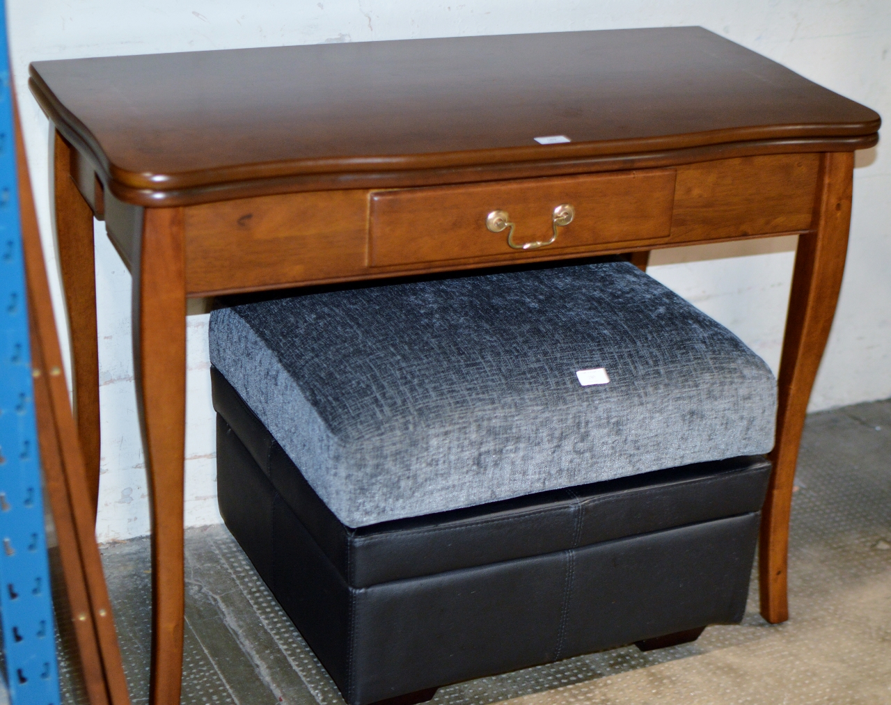 REPRODUCTION MAHOGANY FOLD OVER EXTENDING TABLE WITH 2 LEAVES