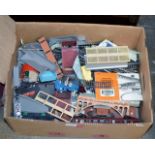 BOX CONTAINING VARIOUS MODEL RAILWAY ACCESSORIES, TRACK, CARRIAGES, SCENERY ETC