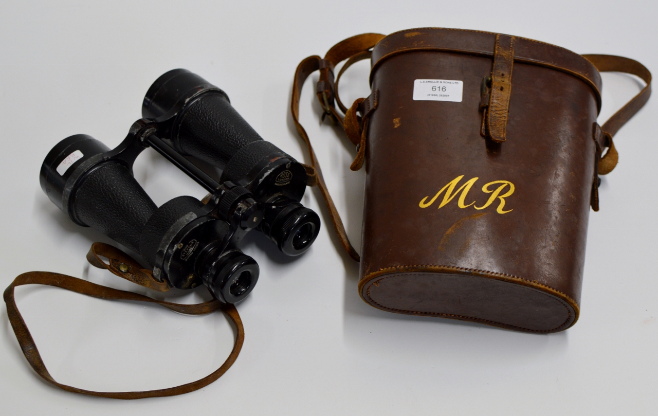 A PAIR OF OLD STEPSUN 12 X 50 FIELD BINOCULARS BY ROSS, LONDON, REG NUMBER 140260, WITH FITTED