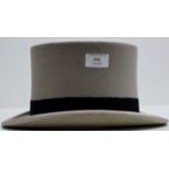 A GENTLEMAN'S TOP HAT BY HATTERS R.W. FORSYTH LTD, GLASGOW & EDINBURGH