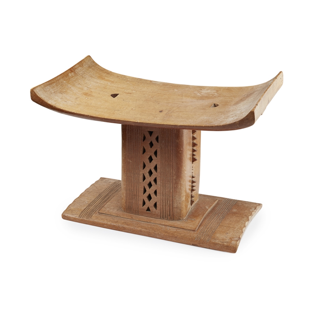 ASANTI STOOL carved wood, standing on a rectangular base, rounded top above supporting column with