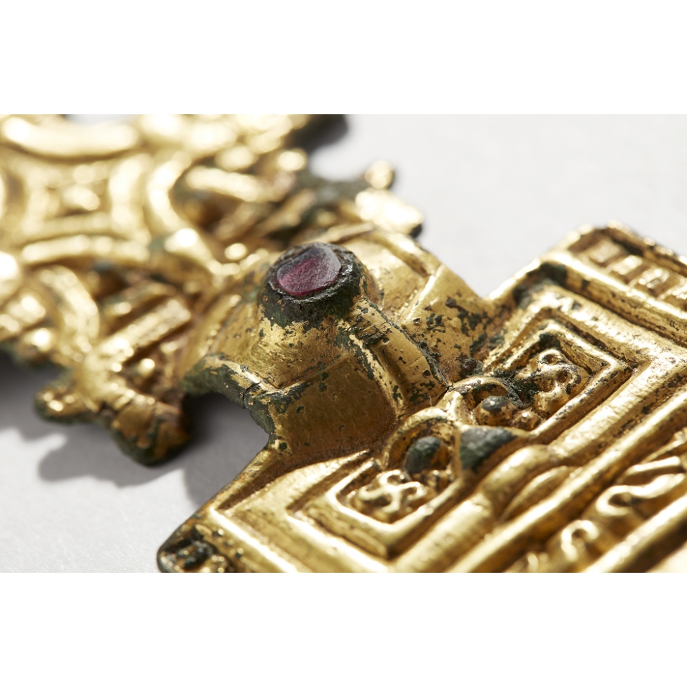 ANGLO-SAXON SQUARE HEADED BROOCH 525 - 550 AD gilded copper-alloy, the head decorated with a - Bild 4 aus 9