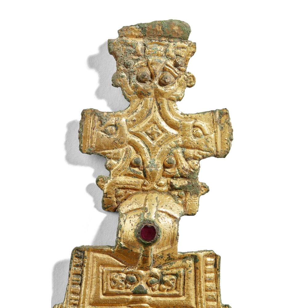 ANGLO-SAXON SQUARE HEADED BROOCH 525 - 550 AD gilded copper-alloy, the head decorated with a - Bild 2 aus 9