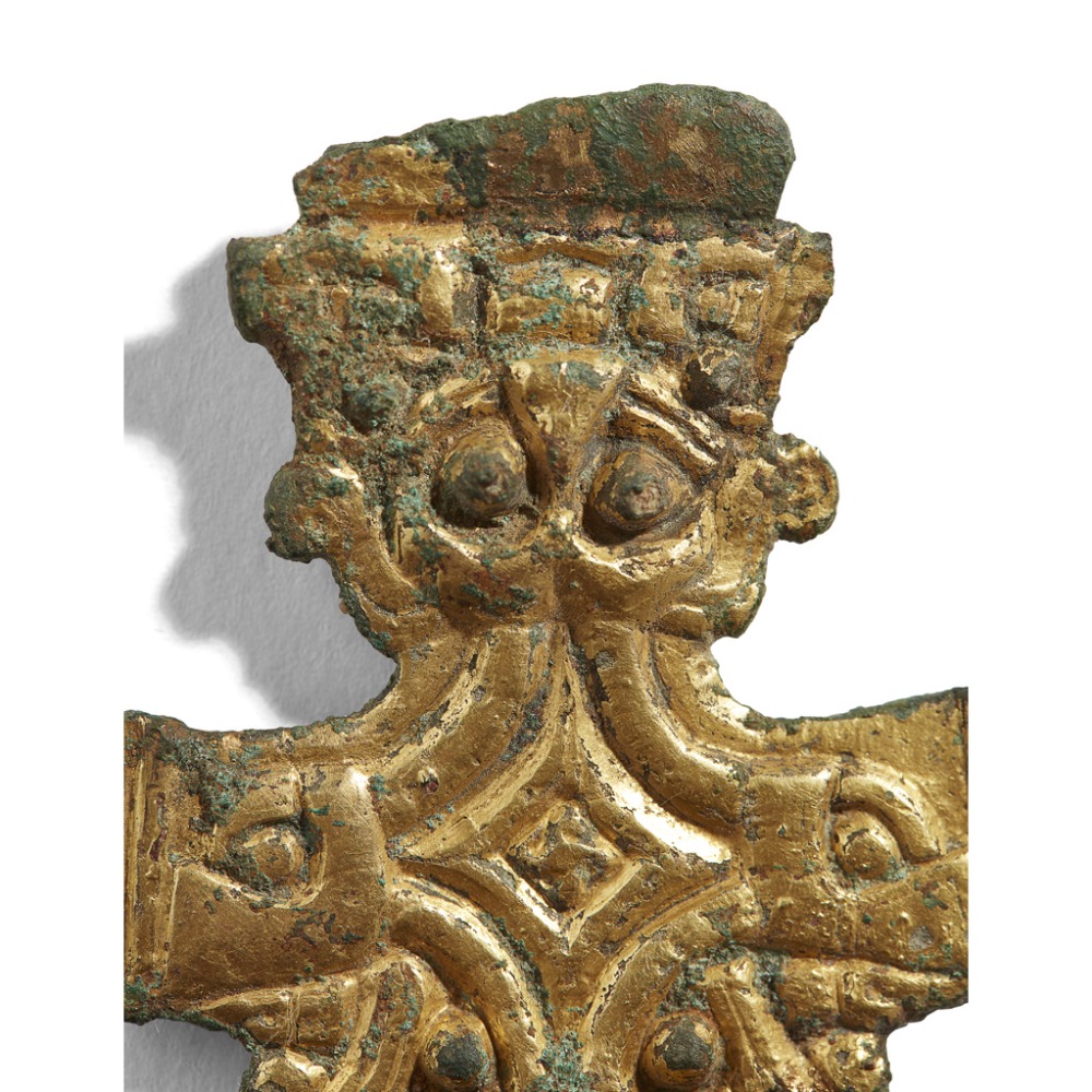 ANGLO-SAXON SQUARE HEADED BROOCH 525 - 550 AD gilded copper-alloy, the head decorated with a - Bild 3 aus 9