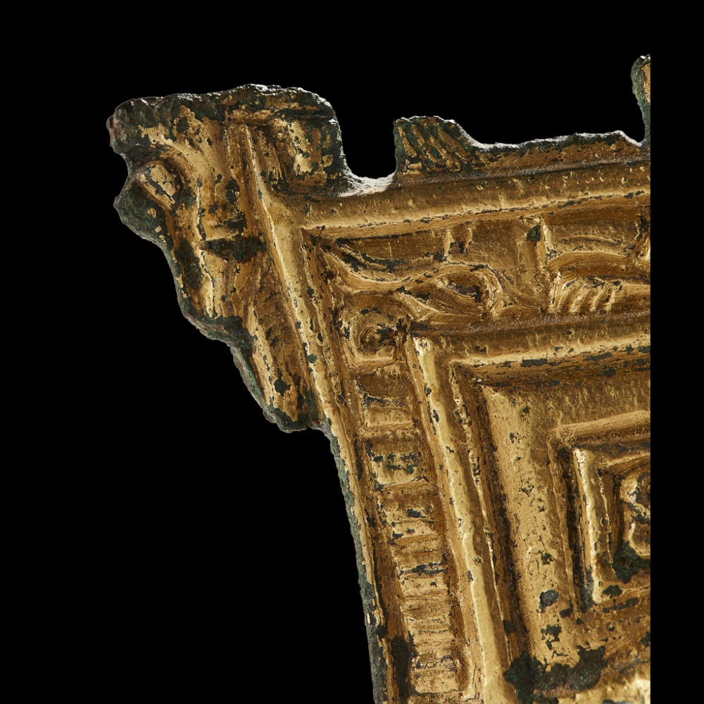ANGLO-SAXON SQUARE HEADED BROOCH 525 - 550 AD gilded copper-alloy, the head decorated with a - Bild 6 aus 9