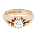 A gentleman's 18ct gold diamond set ringclaw set with an old round-cut diamond, ribbed detail to