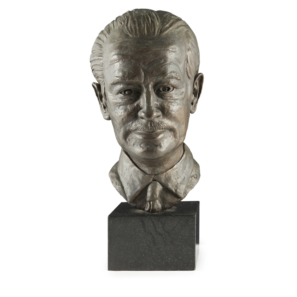KERN, DOREENALISTAIR MACLEAN, BRONZE BUST signed D. Kern '72, on a marble plinth35 x 22cm, without - Image 3 of 3