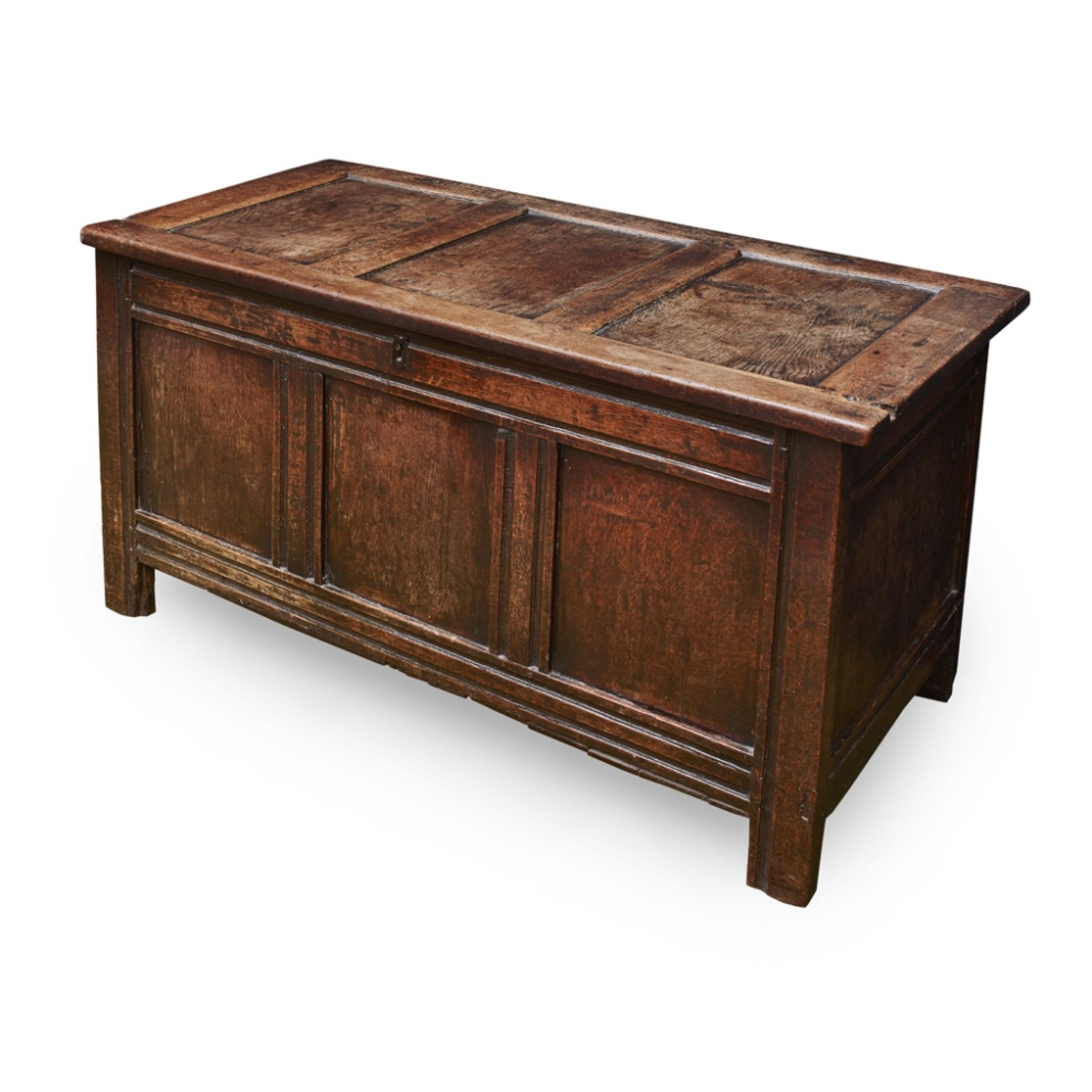 ENGLISH OAK COFFER LATE 17TH/EARLY 18TH CENTURY the triple-panelled top above a triple-panelled