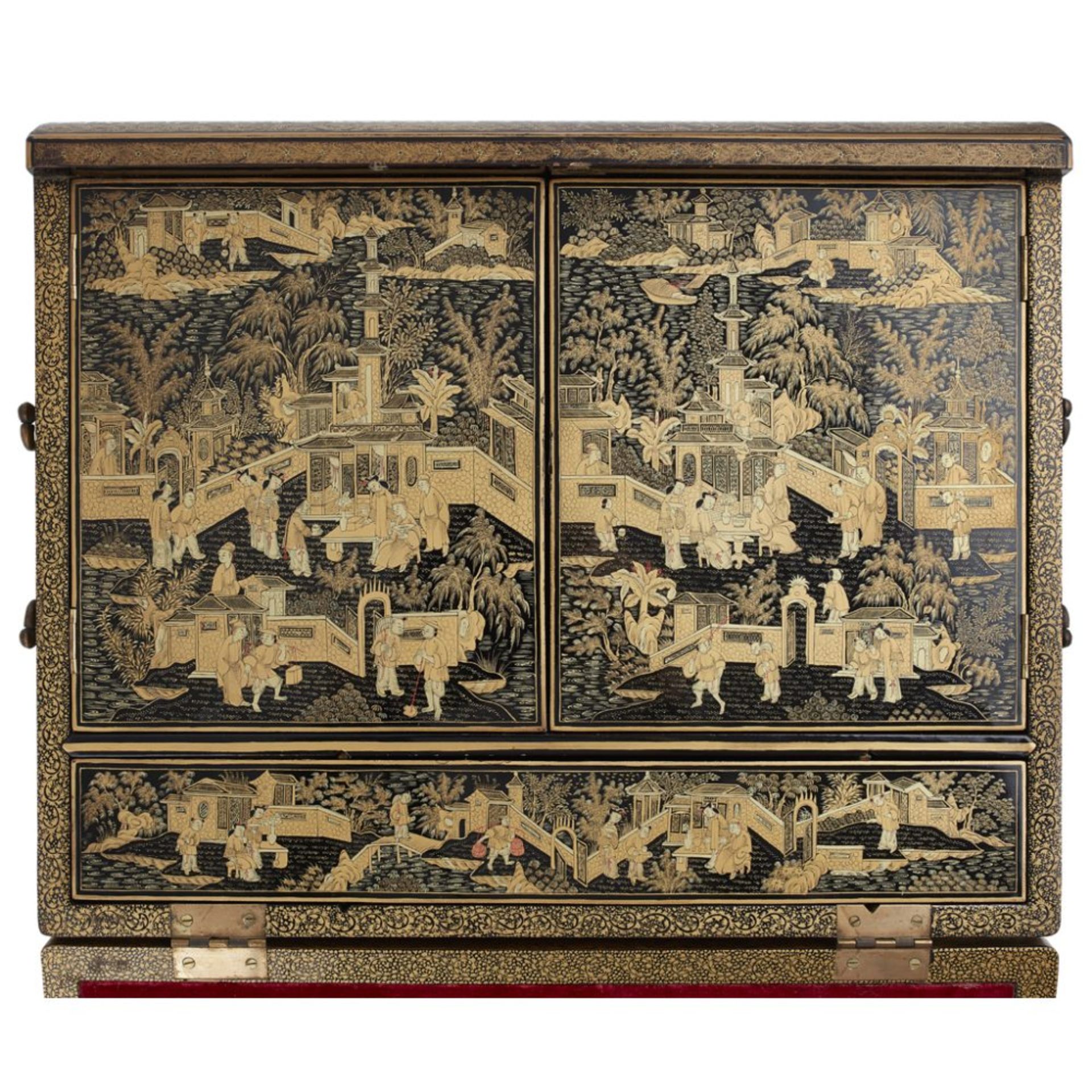 CANTON LACQUER WRITING BOX AND HINGED COVERQING DYNASTY, 19TH CENTURY elaborately decorated on the - Image 3 of 4