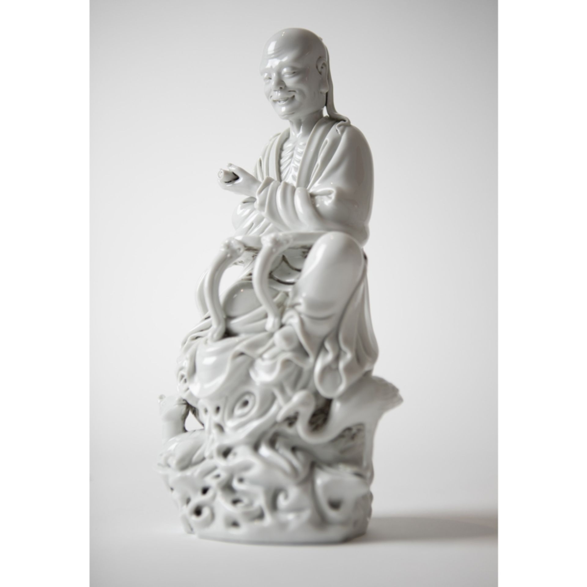 FINE DEHUA FIGURE OF AN IMMORTAL WITH DEER AND CRANEHE CHAOZONG MARK, 18TH CENTURY the immortal - Image 9 of 9