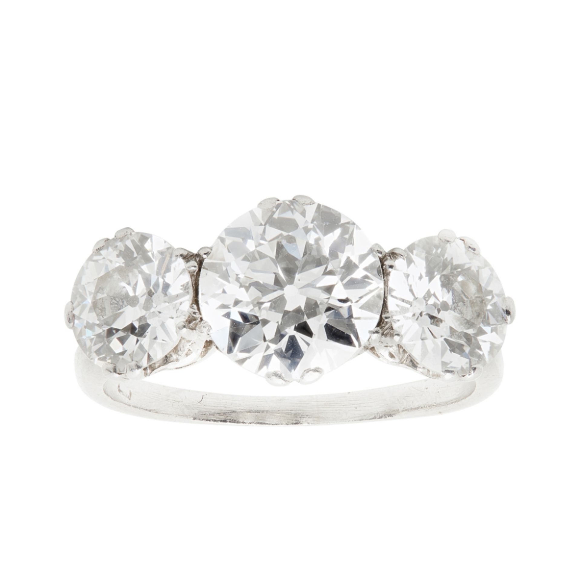 A three stone diamond set ringclaw set with three graduated round cut diamonds, to a plain