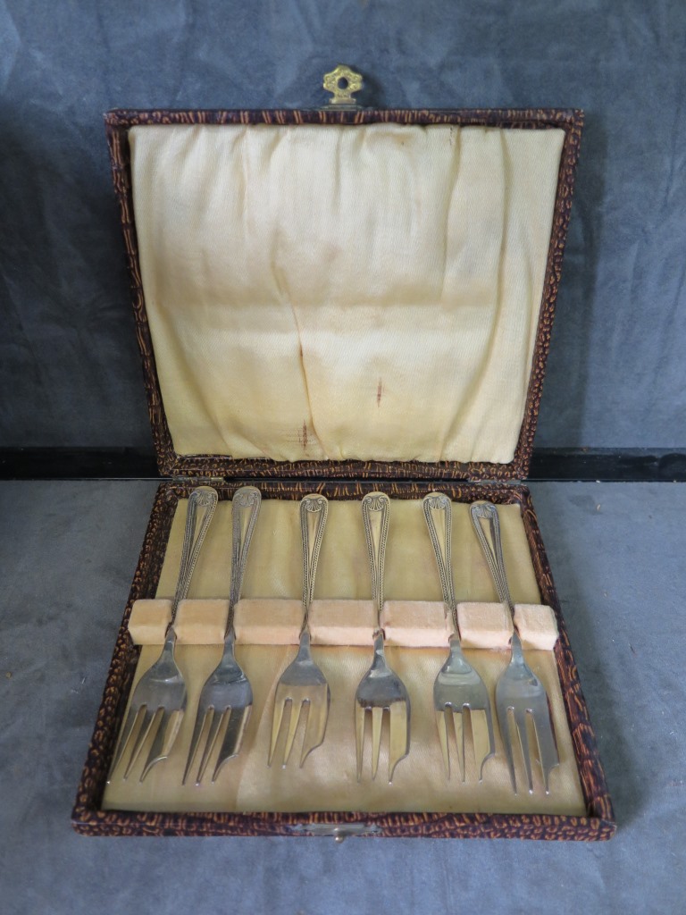 A cased set of six E.P. cake forks