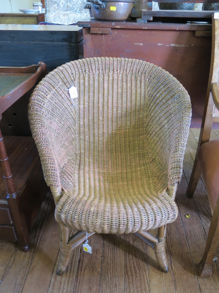 A Lloyd Loom shell shaped occasional chair