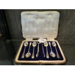 A cased set of silver teaspoons, and tongs