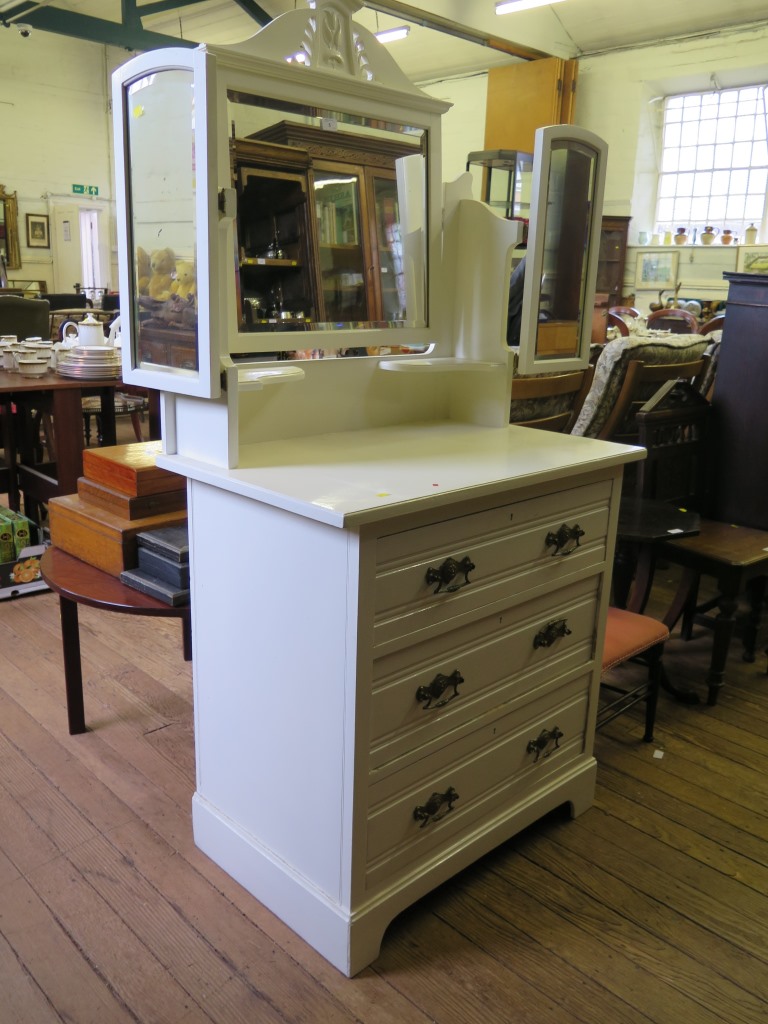 A painted Edwardian dressing chest, the triptych mirrors over three drawers on bracket feet, 84cm