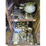 Various brassware, including wall lights, door knobs, ornaments, etc