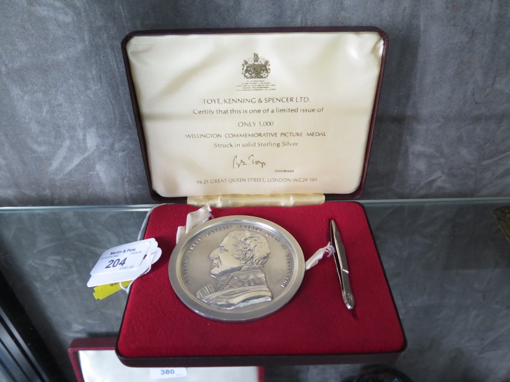 A boxed Wellington commemorative silver picture medal, produced by Toye, Kenning & Spencer,