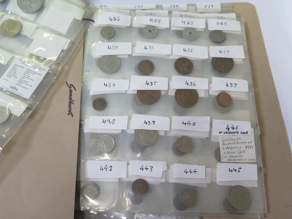 A large collection of coins to include commemorative coins, medallions, tokens, English and - Image 2 of 4