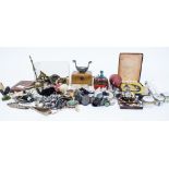 A QUANTITY OF MISCELLANEOUS BIJOUTERIE to include a French porcelain miniature shoe, a letter