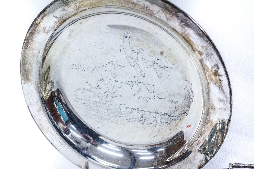 A SMALL SILVER OVAL BONBON DISH with looping handle, together with a small silver plate decorated - Image 3 of 4