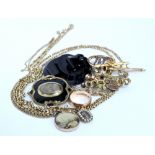 A QUANTITY OF VARIOUS GOLD AND OTHER JEWELLERY to include brooches, mourning brooch, an antique ring