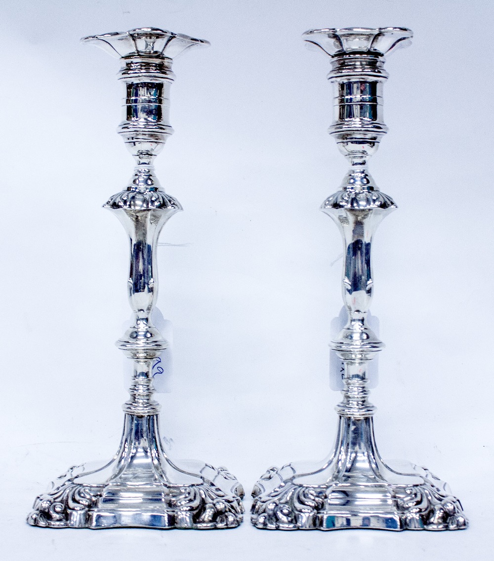 A NEAR PAIR OF SILVER KNOPPED CANDLESTICKS on spreading bases, 25.5cm high, one marked for