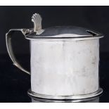 AN EARLY VICTORIAN SILVER DRUM MUSTARD, of plain design, with slightly domed cover and scallop thumb