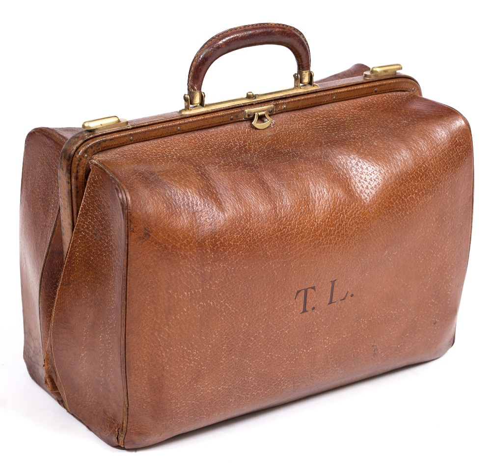 A LATE 19TH / EARLY 20TH CENTURY LEATHER GLADSTONE BAG with fitted interior and accessories to