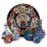 AN OLD IMARI CHARGER 33cm diameter together with a group of four Oriental bottle vases, a small