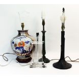 FOUR DECORATIVE TABLE LAMPS to include a Tiffany style example, a contemporary Japanese Imari